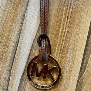 Michael Kors  Logo charm